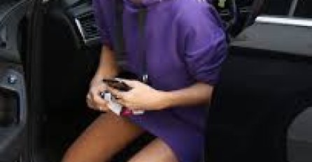 HRVATSKA NA NOGAMA: Kija Kockar se ovaka pojavila i zapalila sve, đuskala je, a onda su joj umalo ISPALE GRUDI iz haljine (VIDEO)