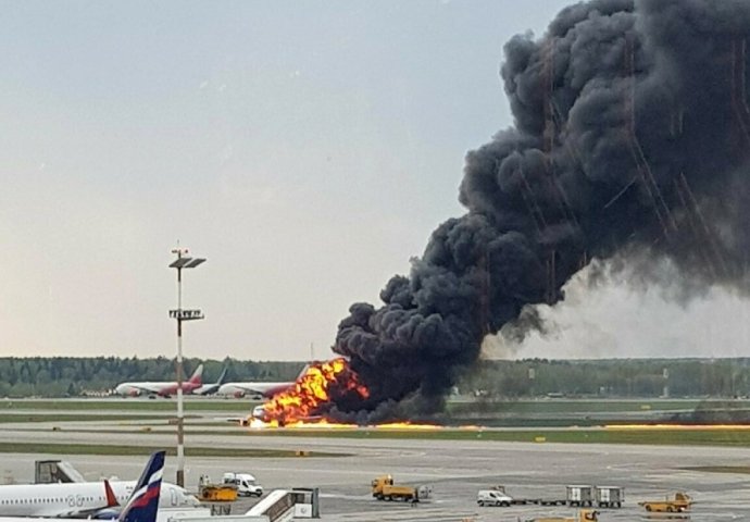 NEZAPAMĆENA TRAGEDIJA! Jecaji odzvanjaju, 13 ugljenisanih tijela u AVIONU SMRTI! (FOTO)