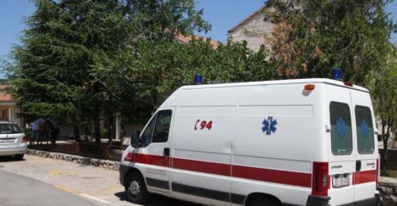 PUCAO SEBI U GLAVU IZ PIŠTOLJA: Ekipa hitne pomoći je na licu mjesta