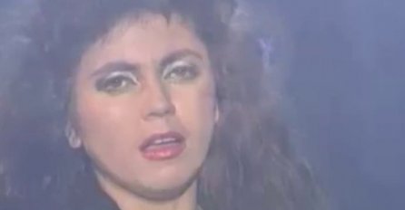 NEMA ŠANSE DA JE PREPOZNATE: Ovako je POZNATA FOLKERKA izgledala PRIJE 20 GODINA, sve njene hitove znate napamet, KO JE ONA?