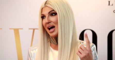 NOVA DRAMA U DOMU JELENE KARLEUŠE, UZIMALA TABLETE NA SVOJU RUKU?! Hitno otišla kod PSIHIJATRA, EVO ŠTA SE DESILO!