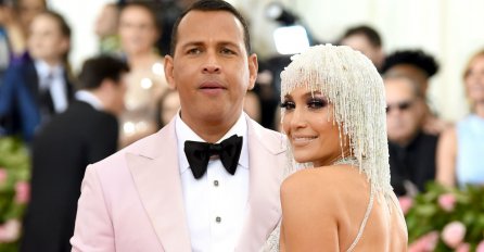 Svi na jednu stranu, ona na drugu! J. Lo zasjenila sve zvjezdice na GALA DOGAĐAJU! 