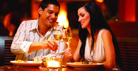 Izašla sam na večeru sa tipom, a onda je saznao da sam ljekar i počeo da VADI PAPIRE!