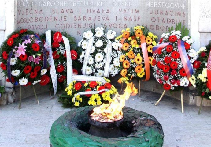 Dan pobjede nad fašizmom i Dan Evrope: Položeno cvijeće kod Vječne vatre