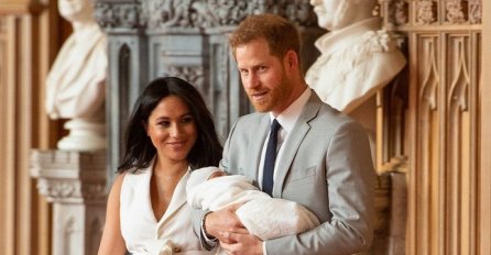 HARRY JE ŠAPNUO MEGHAN JEDNU REČENICU KAD SU SE SLIKALI SA BEBOM: Sad o njoj priča cijeli svijet!