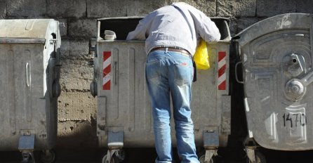 "U školi me svi zezaju jer sam siromašna, zezaju me zbog toga što moj tata sakuplja staro željezo, aluminij, plastiku..."