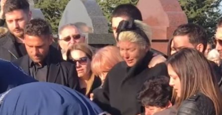 KARLEUŠA OBJAVILA JEZIV SNIMAK SA DIVNINE SAHRANE: Ovo kida dušu!