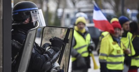 FRANCUSKA: Žuti prsluci bacali kamenje i petarde na policiju
