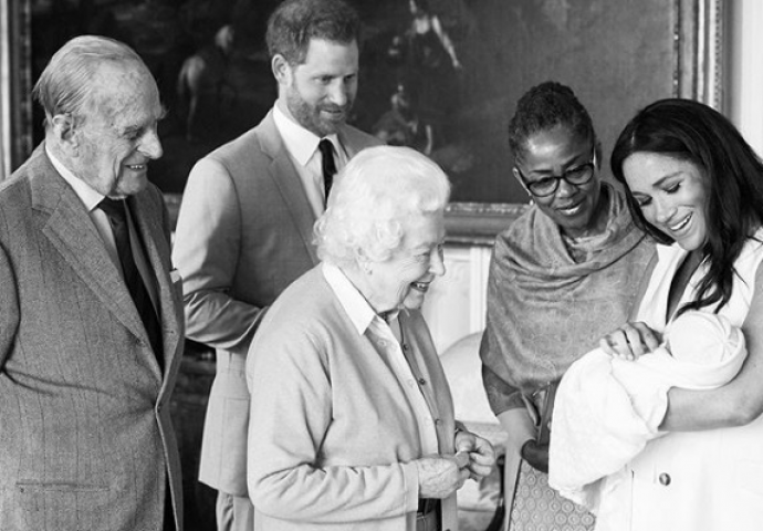 Fotografija sina Meghan Markle i princa Harrya IZAZVALA VELIKU POMETNJU. OVAJ DETALJ JE ŠOKIRAO SVE!!! Ista stvar je urađena i na forografiji sa njihovog vjenčanja!?