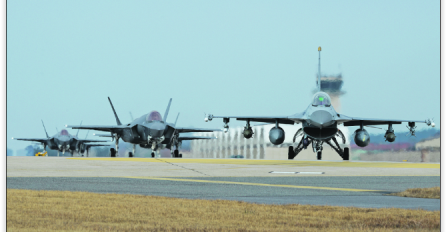 AMERIKA NAPADNUTA? Eksplozije odjekuju lukom, gori sedam tankera, podignuta avijacija