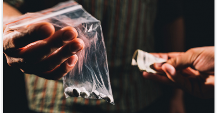 JOŠ JEDNA TRAGEDIJA: Srednjoškolka umrla je nakon što je uzela ecstasy?! SVI U ŠOKU!!!