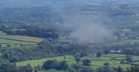 SRUŠIO SE AVION, PAO NASRED AUTO-PUTA: Očevici izvlačili putnike iz olupine (FOTO) (VIDEO)