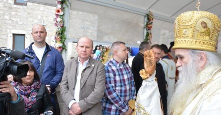 ŠTA SE DEŠAVA U SRBIJI? Politički protivnici Aleksandra Vučića spremaju NAPAD NA CRKVENOG IRINEJA?