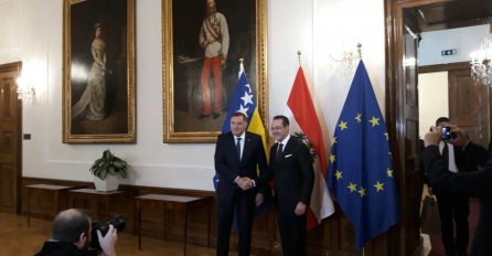 Dodik se sastao sa Stracheom u Beču