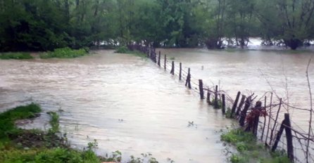 IZLILA SE UNA, kiša nastavlja da pada: Ekipe su na terenu, voda se približava školi