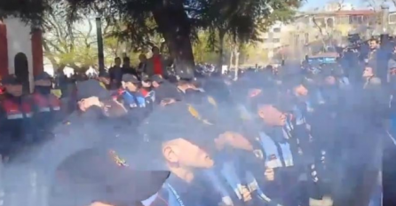 TIRANA: Demonstranti bacali Molotovljeve koktele na policiju