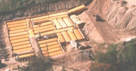 U ZEMLJU NA SVOM IMANJU JE ZAKOPAO 42 AUTOBUSA: Sada je uveo kamere unutra i pokazao šta je uradio, spremite se na iznenađenje života (VIDEO) 