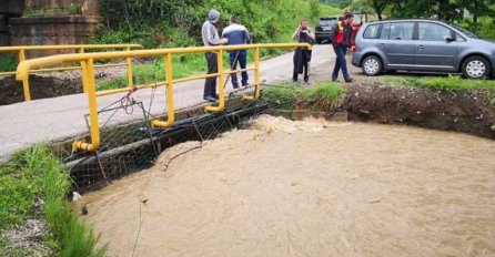 U TOKU VELIKA POTRAGA: Šestogodišnji dječak upao u nabujali potok kod Žepča, majka skočila za njim