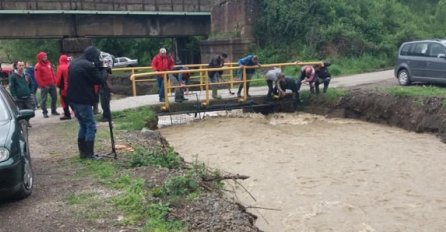 UŽAS: Dječak upao u nabujali potok kod Žepča, majka odmah skočila za njim, ali nije uspjela da ga spasi, u toku opširna potraga
