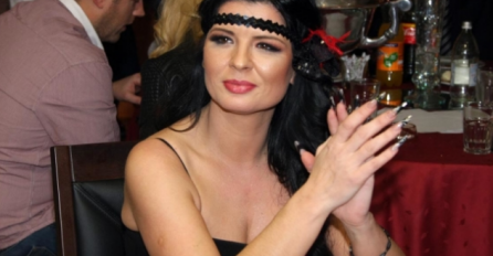 KĆERKA JE PREPLAŠENA: Pjevačica se oglasila nakon što su joj zapalili mercedes u garaži, JEZIVI DETALJI LEDE KRVA U ŽILAMA