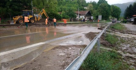 STANJE NA PUTEVIMA: Zbog izlijevanja rijeka na pojedinim dionicama obustavljen saobraćaj