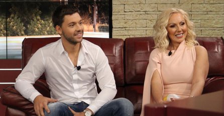 ČIPKANE GAĆICE SA ZANIMLJIVOM PORUKOM: Sin Lepe Brene izašao iz stana pa ga dočekalo NEOČEKIVANO IZNENAĐENJE!