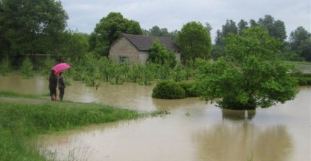 Sava u porastu, poplavljeno 50 kuća u Srpcu