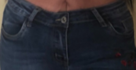 ZADRUGARKA PODIGLA MAJICU I POKAZALA STOMAK: Stomak pun strija i ožiljaka, A PRED KAMERAMA UVIJEK JE SAVRŠENO SREĐENA! (FOTO)