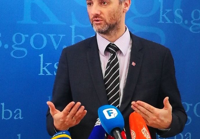 Vlada KS izdvojila 200.000 KM kao pomoć Unskom-sanskom kantonu za upravljanje migrantskom krizom