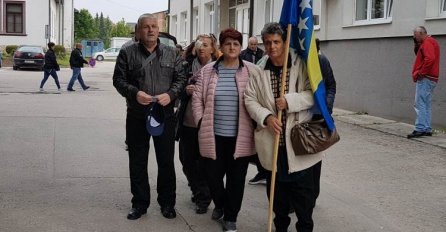 Skupina bivših radnika "Vitezita" uputila se pješice u Sarajevo