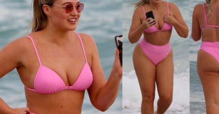 BUJNA LJEPOTICA SE POHVALILA RASKOŠNIM OBLINAMA U RUŽIČASTOM BIKINIJU: Čekajte da vidite butinu! 