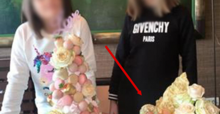 KĆERKE JELENE KARLEUŠE POZIRALE SU PORED SRAMNE TORTE: Zbog ovog detalja na njoj SVI JELENU NAZIVAJU GROZNOM MAJKOM, vidite li?