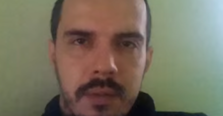 PJEVAČ NE PRESTAJE DA ŠOKIRA, LICE MU UNAKAŽENO: Pred svima govorio o svojoj bolesti i razvodu, SADA POKAZAO POVREDE! (FOTO)