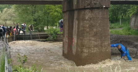 Stotinu spasilaca i mještana u potrazi za šestogodišnjim  dječakom nestalim u nabujalom potoku