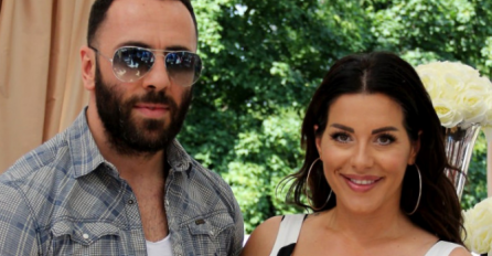 Ovu sliku bi pjevačica ZAPALILA kad bi mogla! SAD JE prava BOMBA, A NEKAD salo kipi na sve strane, tek da kad joj vidite GRUDI VALJAT ĆETE SE OD SMIJEHA