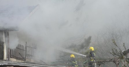 Srušili krov da bi došli do nje: PRONAĐENO BEŽIVOTNO TIJELO ŽENE U ZAPALJENOJ KUĆI