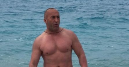 HARADINAJ SE SKINUO I TRAŽIO DA GA SLIKAJU: Ova fotografija je dokaz da je u top formi (FOTO)