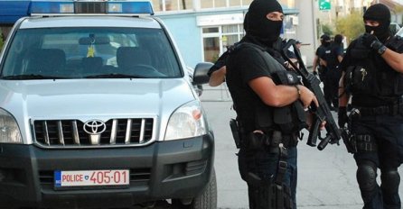 PUCNJAVA U KOSOVSKOJ MITROVICI, RANJEN SRBIN, HITNO PREVEZEN U BOLNICU: Policija na nogama!