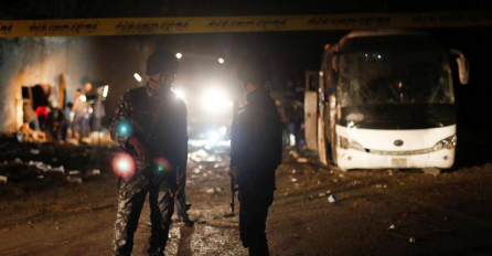 HAOS KOD EGIPATSKIH PIRAMIDA: U eksploziji povrijeđeni turisti! 