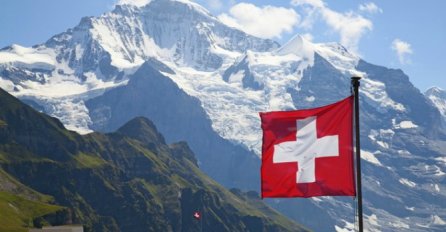 Švajcarci su danas na referendumu prihvatili novi zakon o oružju