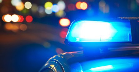 Udario u stub rasvjete, pa u drvo: U stravičnoj nesreći poginuo mladić, saobraćaj se na tom dijelu puta odvija jednom trakom