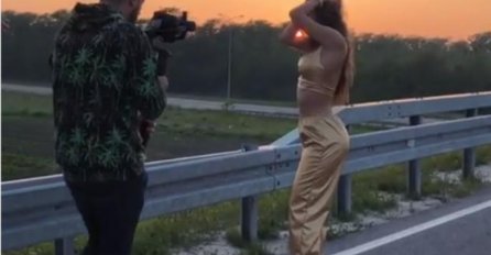 JEZIVO, AUTOMOBIL NALETIO NA SRPSKU PJEVAČICU DOK JE SNIMALA SPOT: Sve se desilo u sekundi!