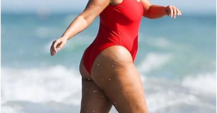 USLIKALI JE U KUPAĆEM KOSTIMU I SADA JE SVE JASNO: Kad shvatite o kome se radi, NEĆE VAM BITI DOBRO 