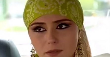 SJEĆATE LI SE ŽADE? DANAS IMA 44 GODINE, BORE NA LICU I PLAVU KOSU: Glumica se drastično promijenila