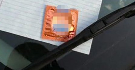 BAHATO JE PARKIRAO AUTO: A onda je iza brisača zatekao OVO i poruku koja ga je UNIŠTILA! (FOTO)