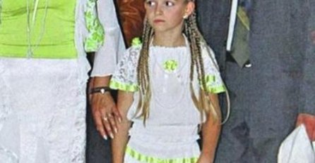 DJEVOJČICA SA SLIKE JE DANAS JEDNA OD NAJVRELIJIH PJEVAČICA: Bila je u rijalitiju, a nedavno je uradila SILIKONE! 