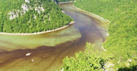 EKOLOŠKA KATASTROFA, POGLEDAJTE RIJEKU KAKO IZGLEDA:  "Ko treba da odgovara.."