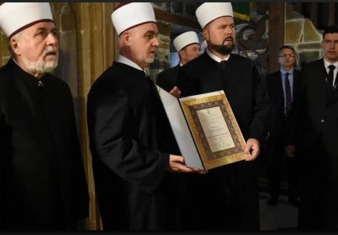 Reis Kavazović dodijelio muraselu novom zeničkom muftiji