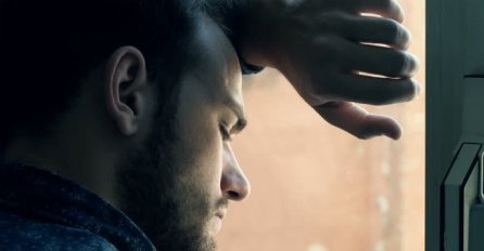 "Već danima mojoj supruzi podmećem dokaze da je varam, karmin na košulji, duge ženske dlake na kaputu...."