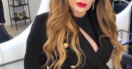 ON SA KOSOM, ONA BEZ SILIKONA: Isplivala stara slika, evo kako su VIKI I NJEN MUŽ IZGLEDALI PRIJE 22 GODINE!